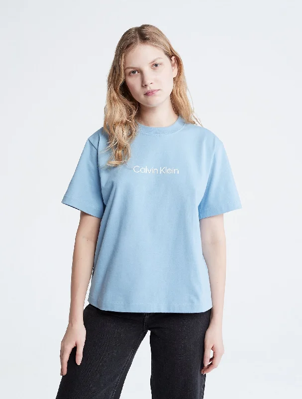 Calvin Klein Relaxed Fit Standard Logo Crewneck T-Shirt - Women-- Asymmetrical Pockets Print Calvin Klein Relaxed Fit Standard Logo Crewneck T-Shirt - Women-- Asymmetrical Pockets Print