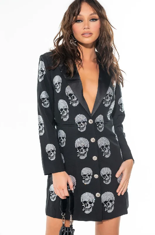 SERVING LOOKS IN THIS FASHION BLAZER WITH RHINESTONE SKULLS Women's Travel Jacket
