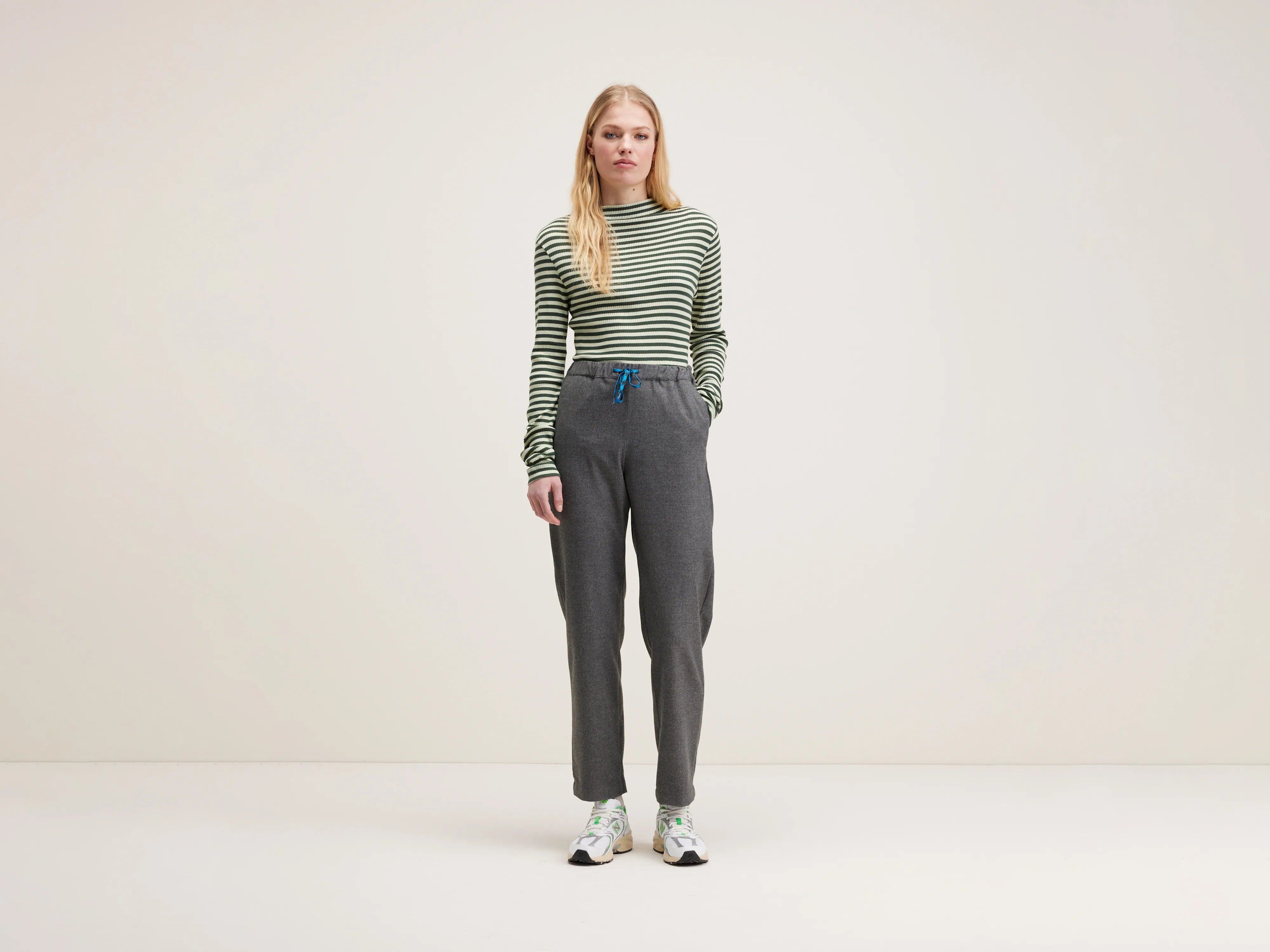 Trail relaxed trousers (242 / W / STRIPE A) Trousers fashionable chic