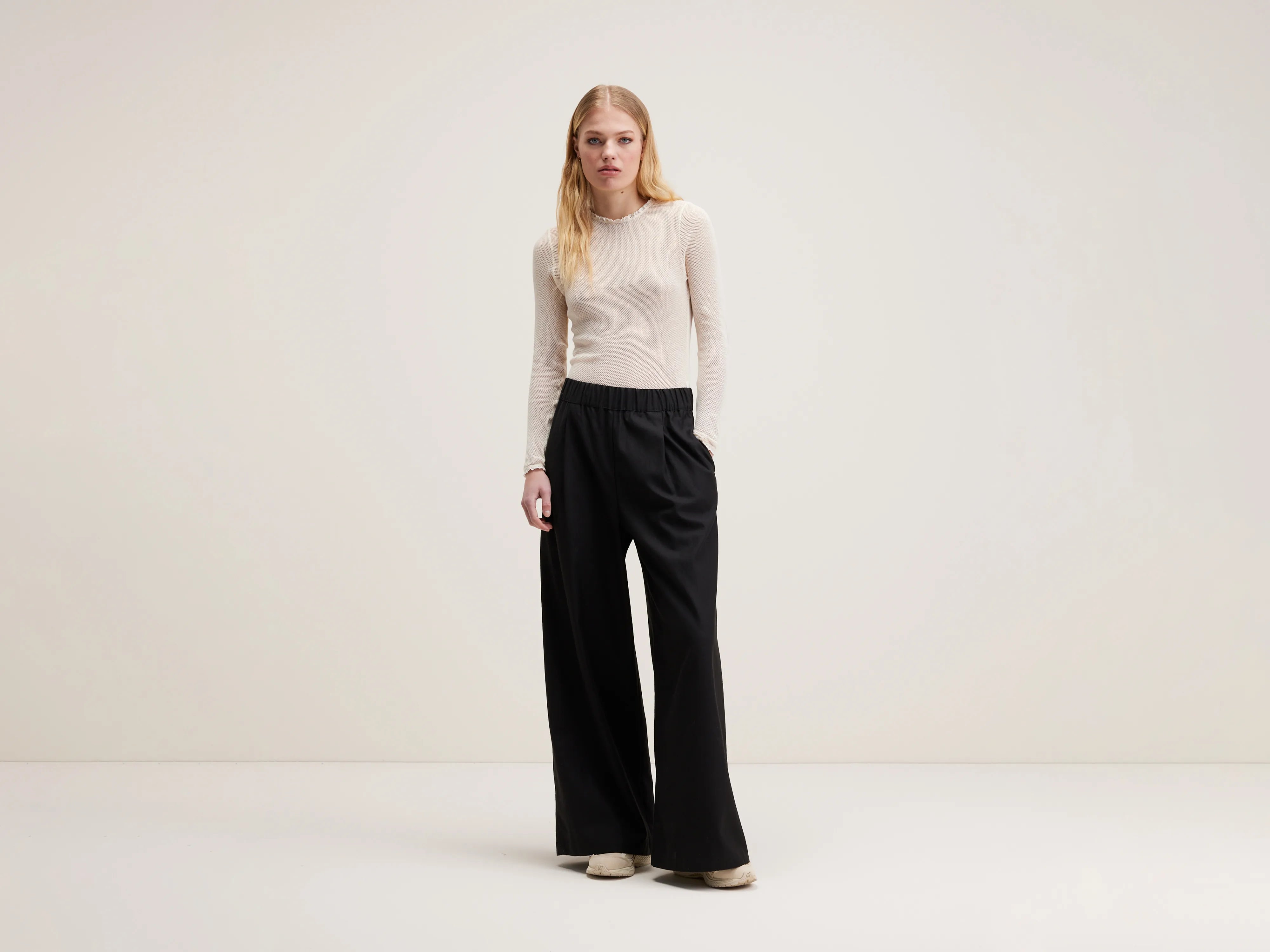 Vezza straight wide trousers (242 / W / BLACK BEAUTY) Trousers versatile functional