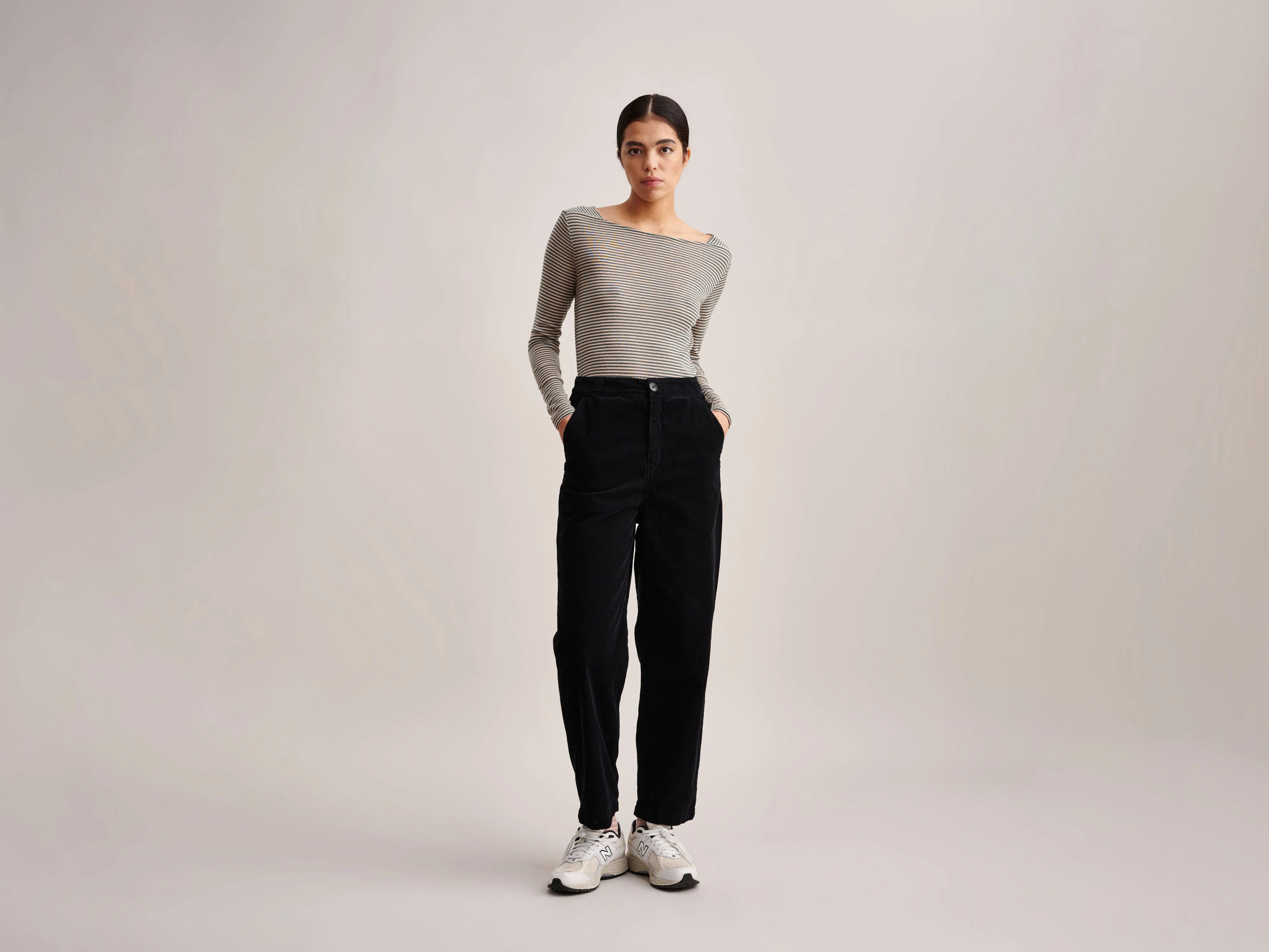 Pasop Trousers (232 / W / BLACK BEAUTY) Trousers luxurious high-end